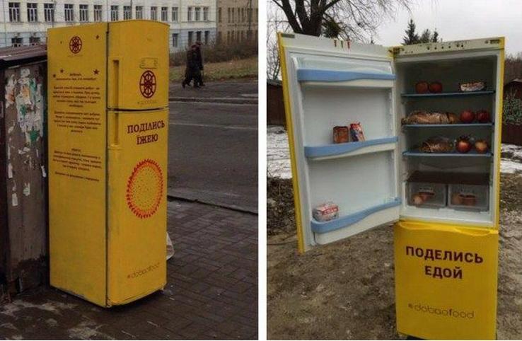 Установленные в Киеве холодильники «Поделись едой» украли 