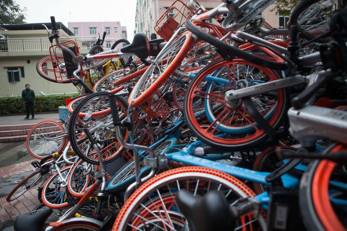 «Свалки» общественных велосипедов в Китае