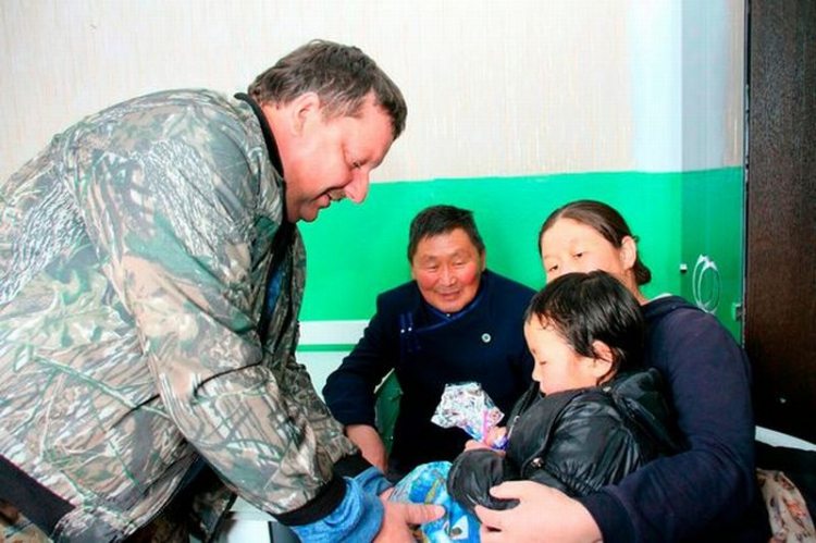 4-летняя девочка привела помощь к родным через зимнюю тайгу!