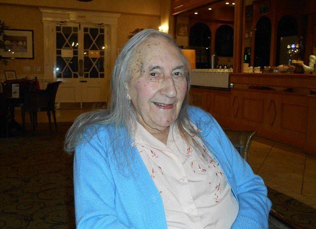 «Вся моя жизнь была ложью»: 90-летний ветеран Второй мировой стал женщиной