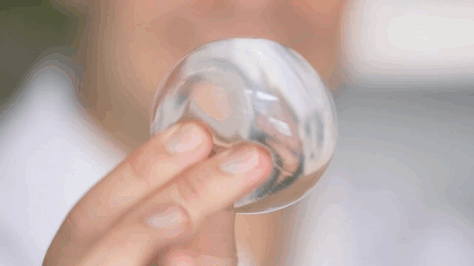«Водяные пузыри» Ooho могут стать заменой пластиковой бутылке