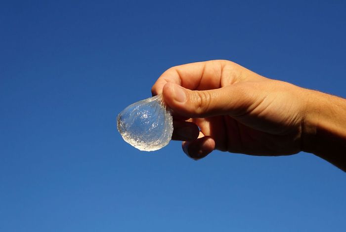 «Водяные пузыри» Ooho могут стать заменой пластиковой бутылке