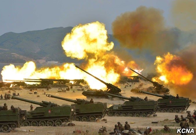Стрельбы артиллерии Корейской народной армии