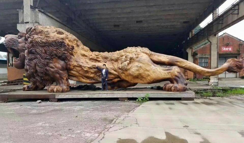 Этого льва из цельного ствола вырезали 20 человек на протяжении 3х лет