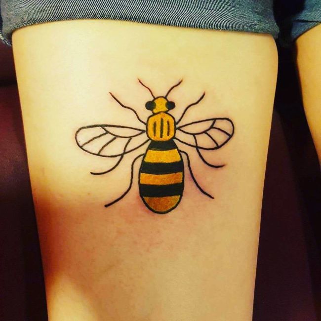 Татуировки с пчелой в память о жертвах теракта в Манчестере