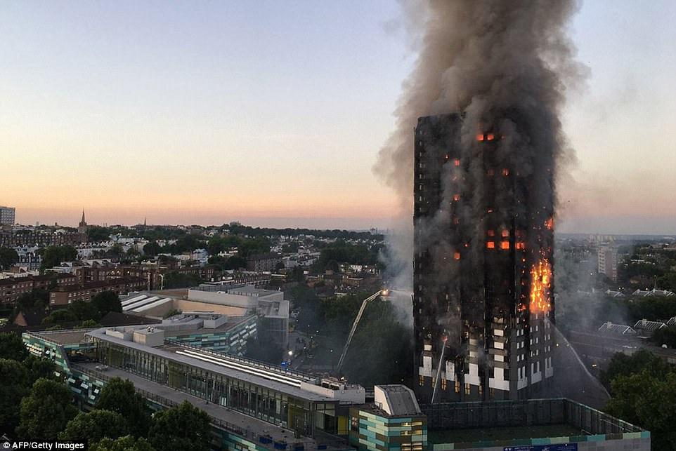 24-этажное здание целиком сгорело в Лондоне