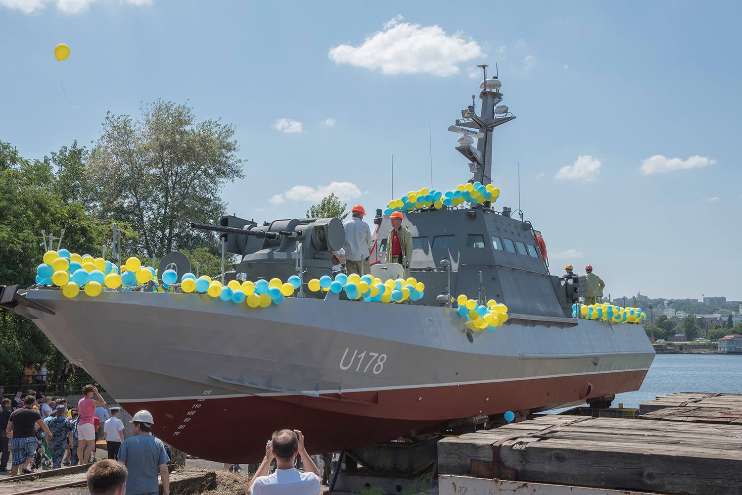 Спущен на воду четвертый украинский бронекатер типа "Гюрза-М"