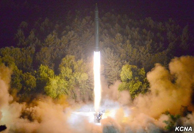Новый запуск северокорейской межконтинентальной баллистической ракеты "Хвасон-14"