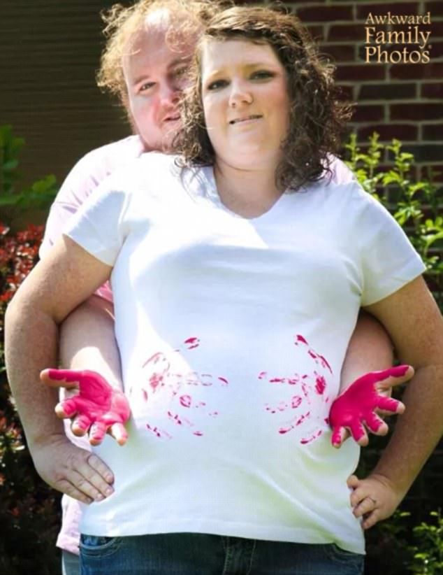 Треш-фотосессии семейных пар в честь беременности