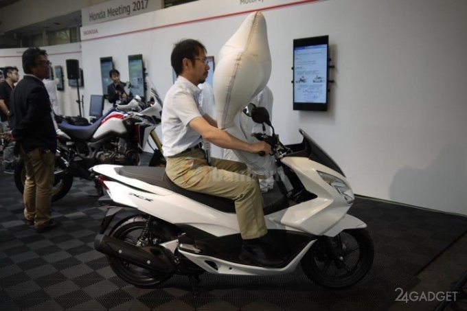 Подушка безопасности для скутеров от Honda