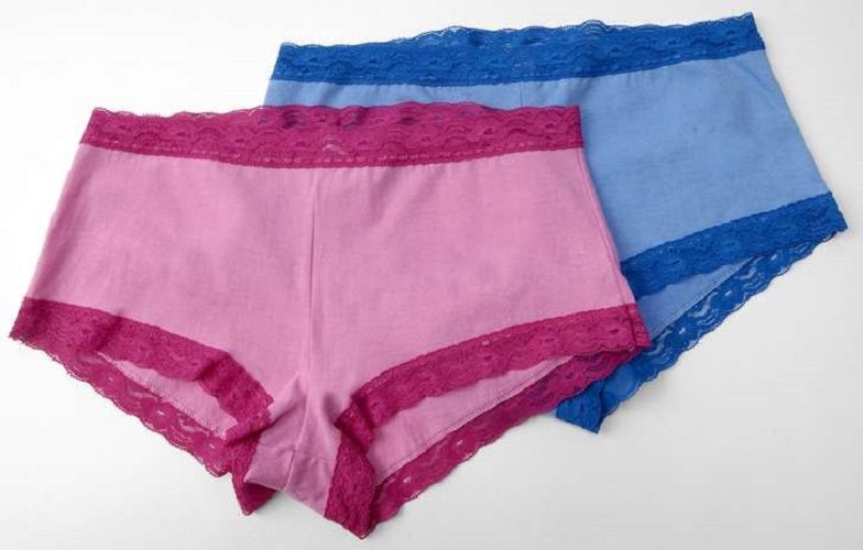 7 странных предметов гардероба, которые женщины носили под юбками