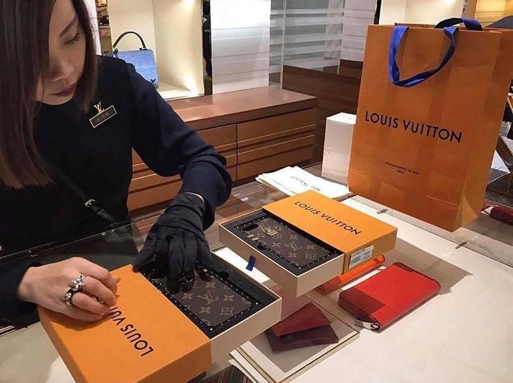 Сколько стоит чехол Louis Vuitton X Supreme