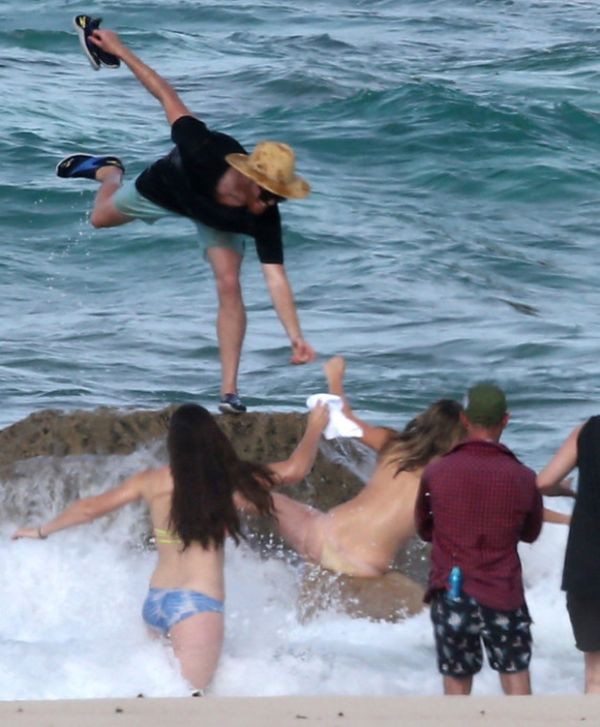 Кейт Аптон упала в воду во время откровенной фотосессии