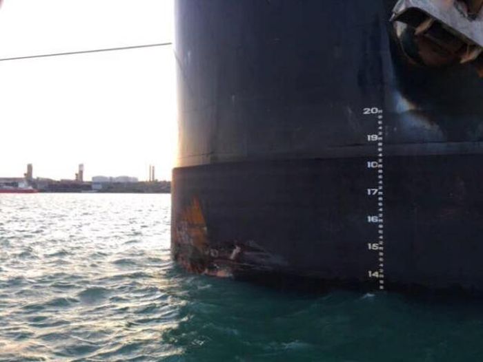 В порту под Одессой судно врезалось в причал