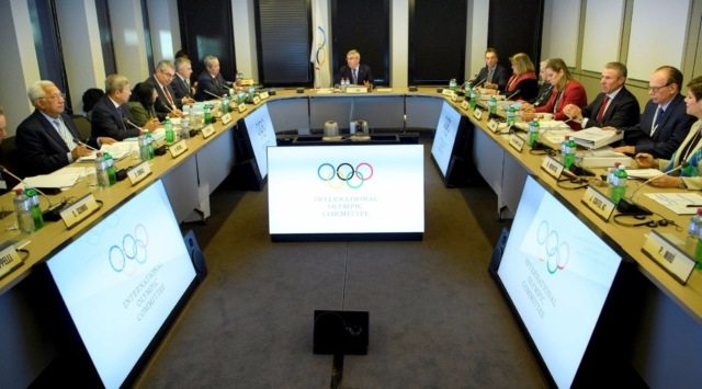 МОК принял решение допустить российских спортсменов на Олимпиаду-2018 под нейтральным флагом