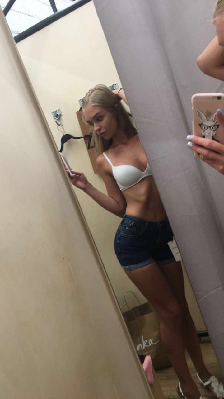 Sexy gf getting fucked in changing room