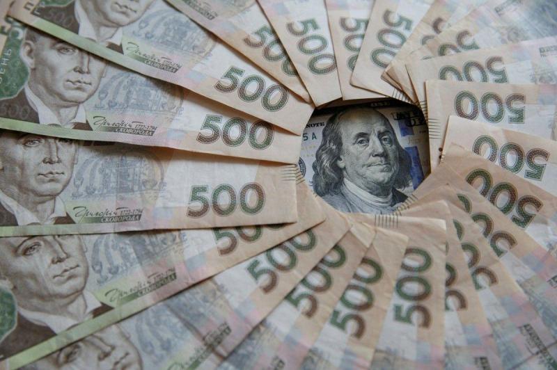 Мужчина обокрал родственника и за ночь прогулял вместе с проститутками в Тернополе $2 тысячи