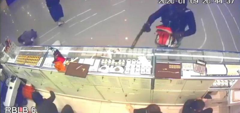 В Таиланде грабитель застрелил 5 человек в торговом центре