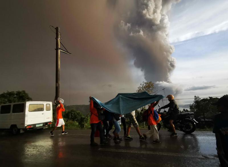 На Филиппинах извержение вулкана угрожает миллиону человек 