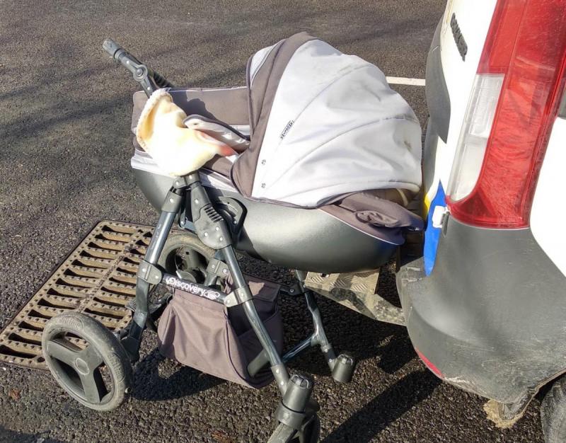 В Энергодаре пьяный водитель на «зебре» сбил коляску с младенцем (видео)