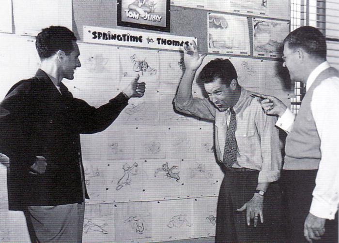 Джо Барбера и Уильям Ханна показывают эскизы «Весенней поры для Тома» Фреду Куимби, 1945/46 год, США