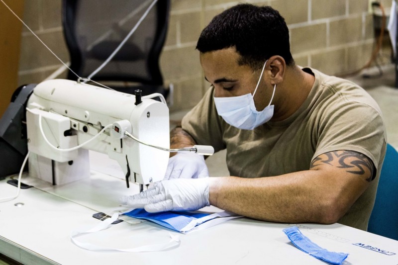 Военнослужащие сил специальных операций США начали производить медицинские маски