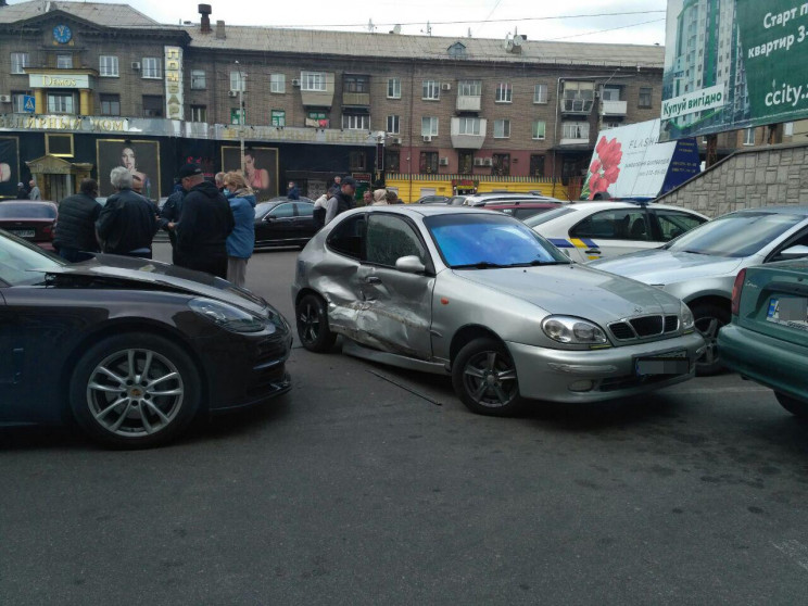 ДТП в Запорожье. Девушка на Порше разбила 5 машин.