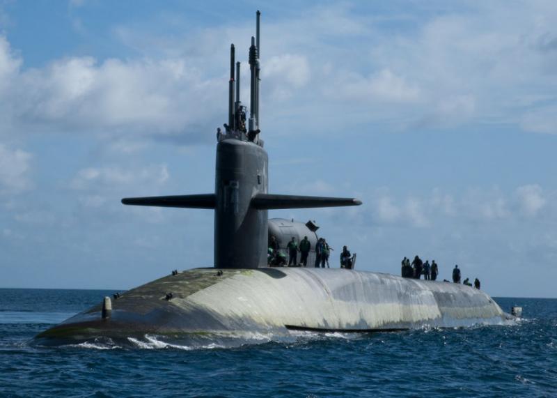 Внезапное всплытие атомной подводной лодки США. Это сигнал, что дело идет к войне