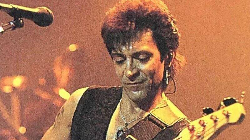 В США умер сооснователь рок-группы Bon Jovi, басист Алек Джон Сач