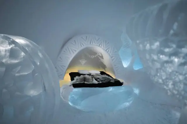 Ледяной отель Швеции: 500 тонн замороженной воды ушло на его создание