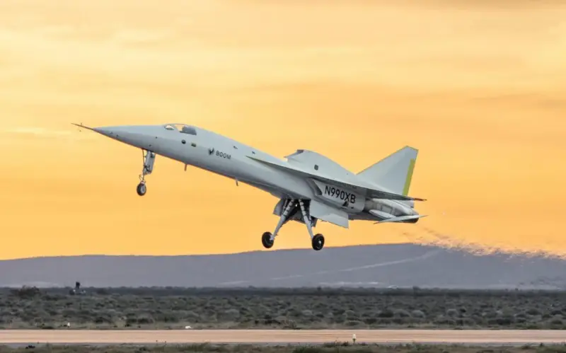 Прототип сверхзвукового самолета нового поколения XB-1 совершил первый полет