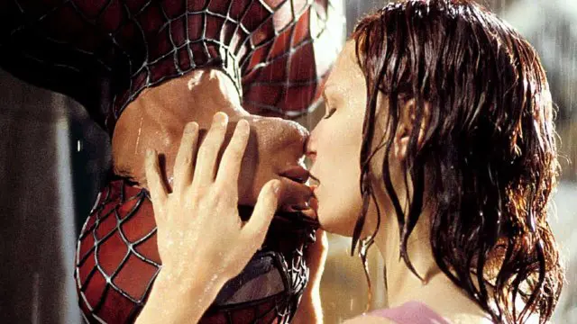 Кирстен Данст раскритиковала знаменитую сцену с поцелуем в "Человеке-пауке"