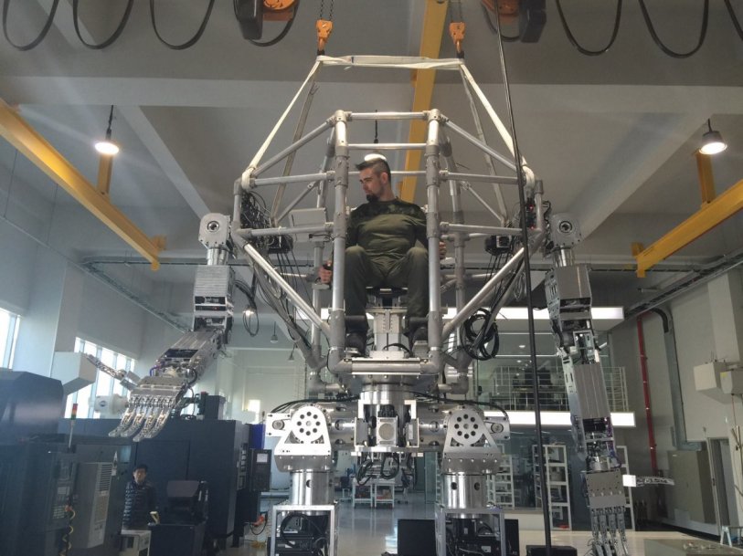 В Корее разработали прототип гигантского робота, пилотируемого человеком