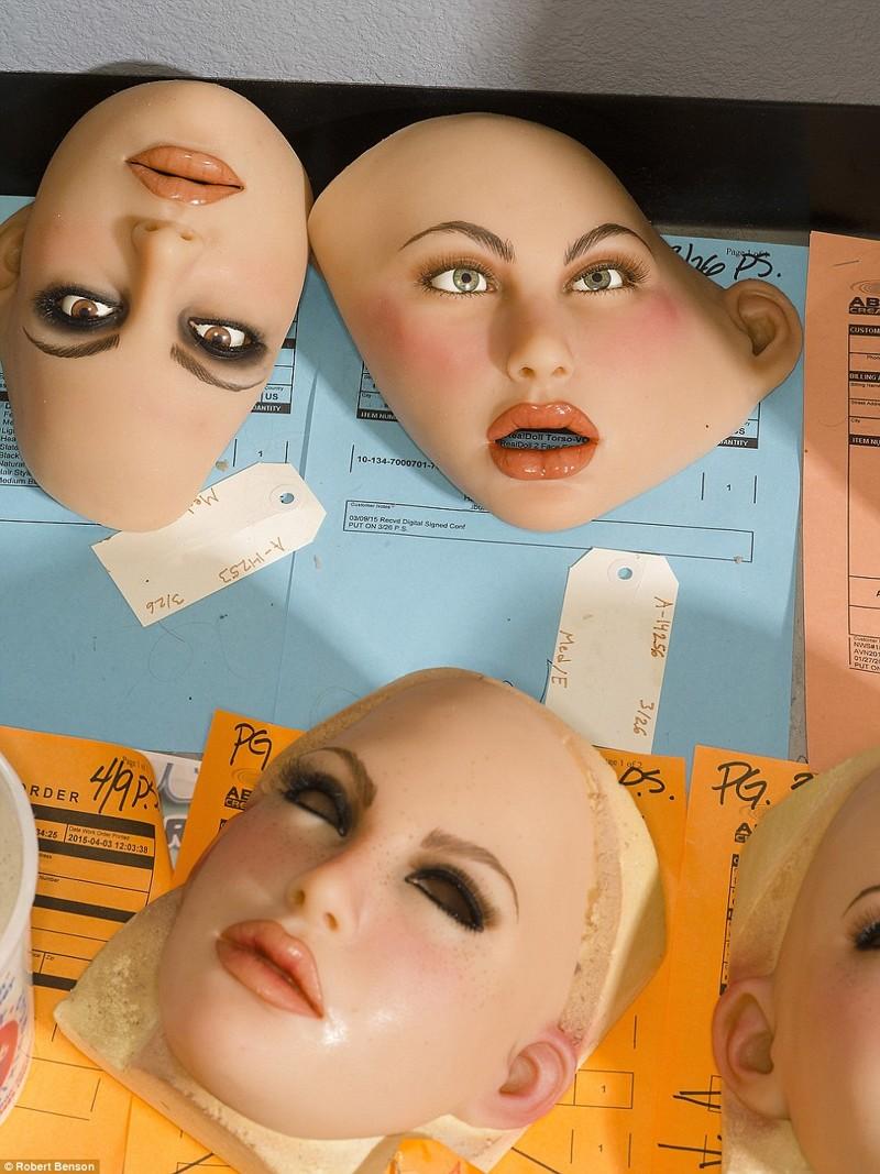 Как делаются "куклы для любви": взгляд изнутри на фабрику кукол для взрослых