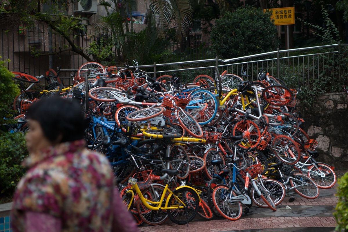 «Свалки» общественных велосипедов в Китае