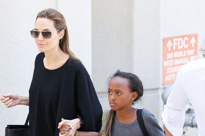 У 12-летней дочери Анжелины Джоли объявилась биологическая мать 
