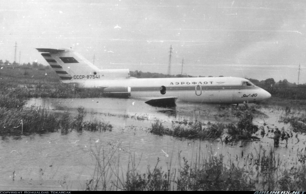 40 лет назад Як-40 чудом сел на киевские болота