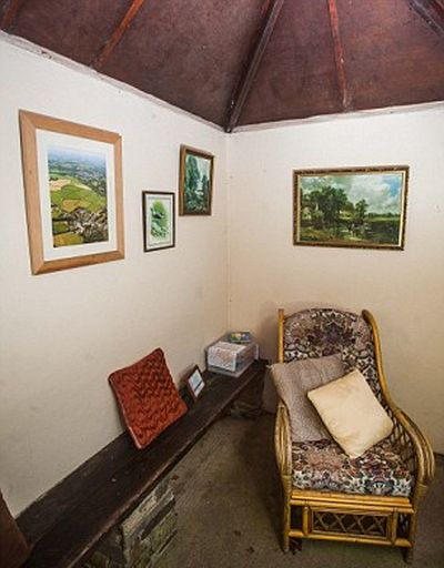 В британской деревне появилась «самая уютная в мире» автобусная остановка