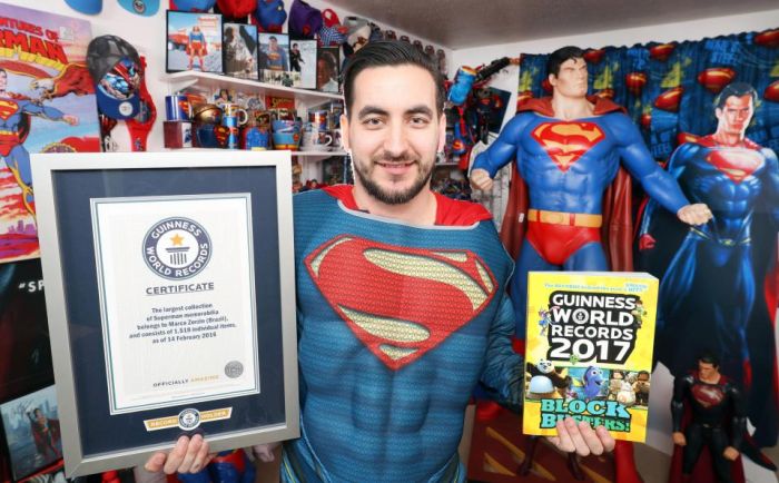 Британский фанат Супермена попал в «Книгу рекордов Гиннесса» благодаря внушительной коллекции