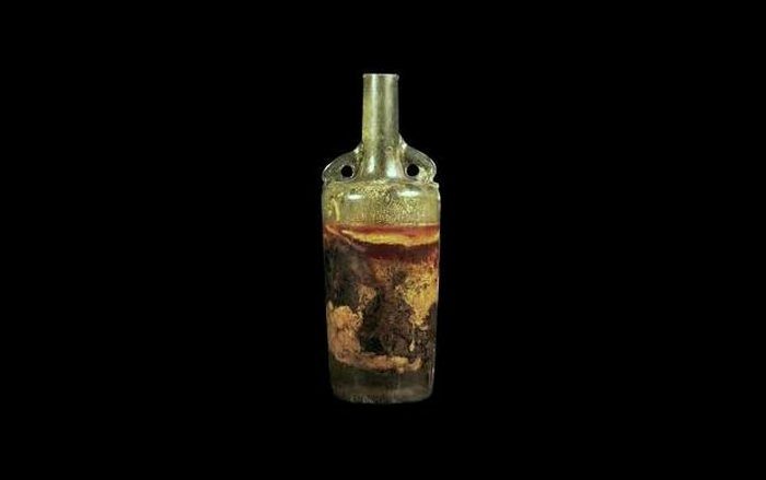 Бутылка вина, которой уже 1690 лет