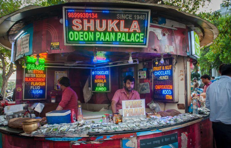 Горящая закуска от индийских уличных торговцев