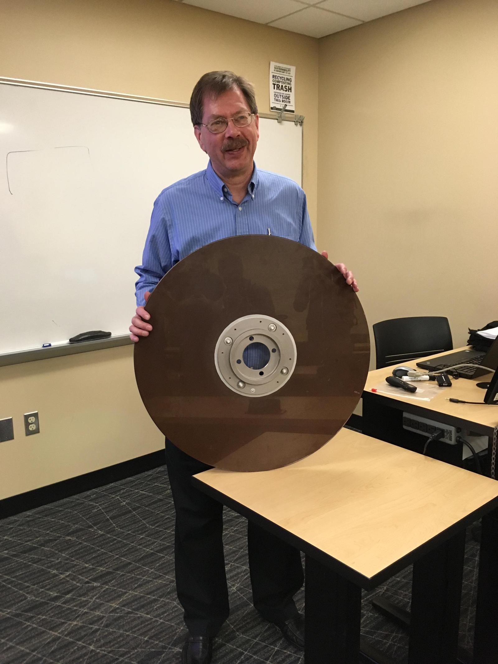 10-мегабайтный жесткий диск с 1960-х годов