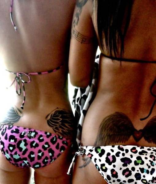 Девушки с татуировками на пояснице
