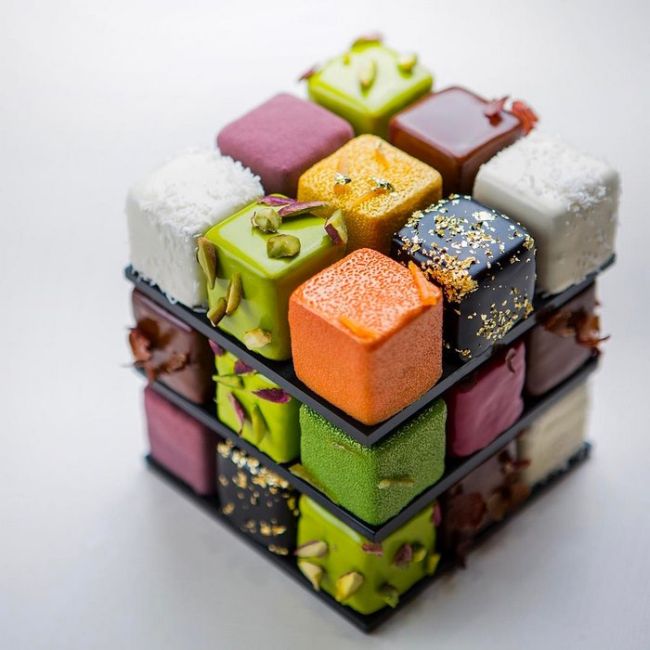 Торты в форме кубика Рубика от Седрика Гроле
