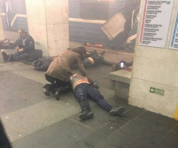 В петербургском метро произошли взрывы, есть жертвы