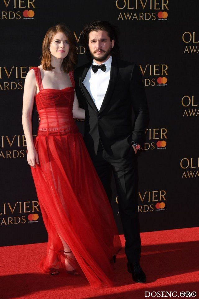 Джон Сноу со своей "одичалой" на церемонии "The Olivier Awards"