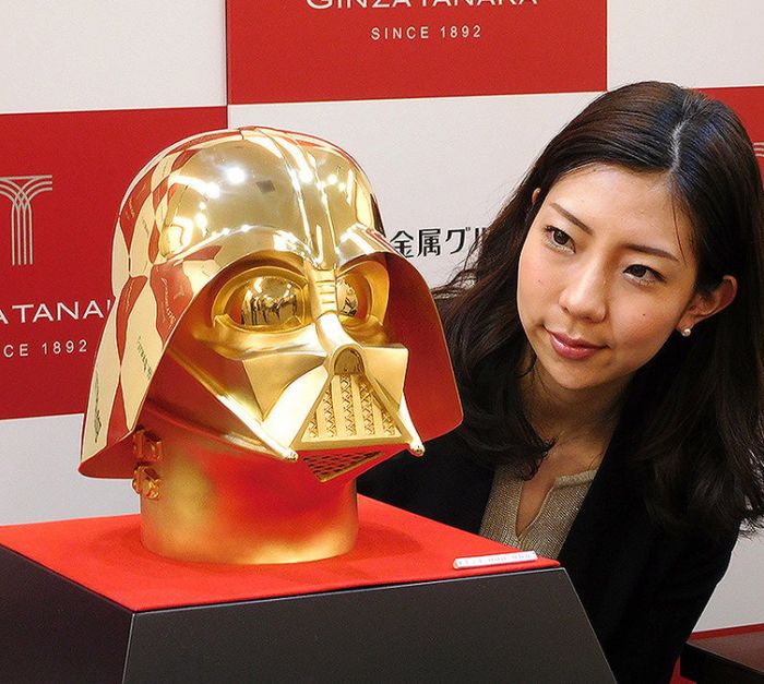 В Японии продадут золотой шлем Дарта Вейдера за 1,4 млн долларов 