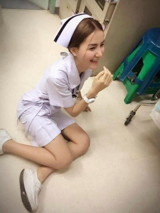 В Таиланде медсестре пришлось уволиться из-за короткой юбки