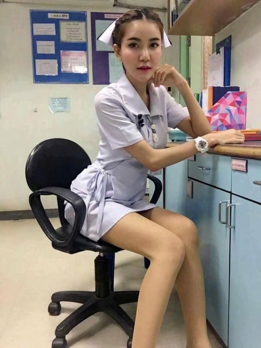 В Таиланде медсестре пришлось уволиться из-за короткой юбки