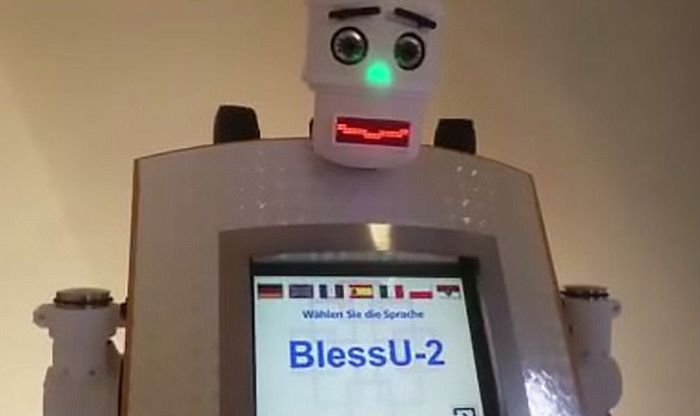 В немецкой церкви появился робот-священник